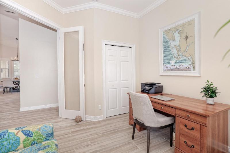 Newly renovated 3 bed/3 bath in the Four Mile Cove area w. heated pool and spa. Gulf access! - image 24