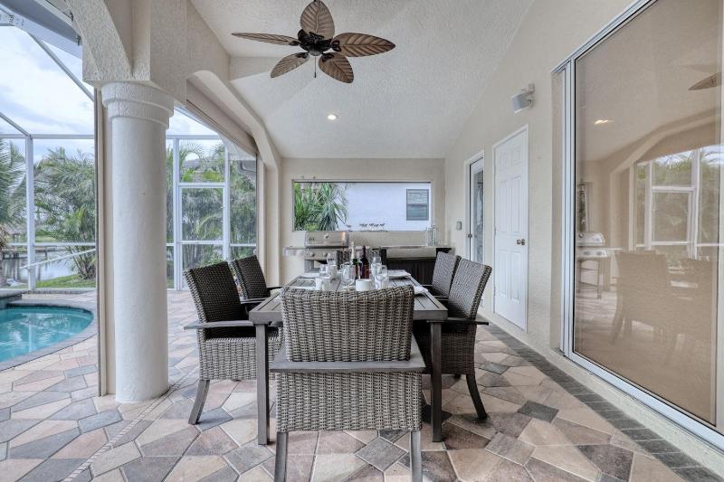 Newly renovated 3 bed/3 bath in the Four Mile Cove area w. heated pool and spa. Gulf access! - image 3