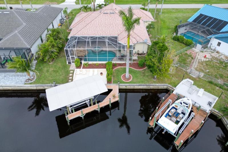 Newly renovated 3 bed/3 bath in the Four Mile Cove area w. heated pool and spa. Gulf access! - image 28