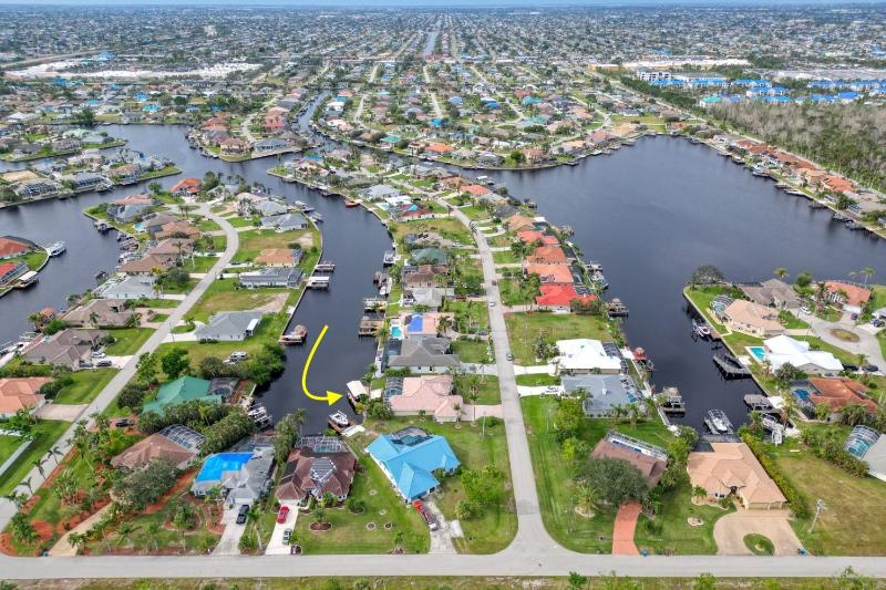 Newly renovated 3 bed/3 bath in the Four Mile Cove area w. heated pool and spa. Gulf access! - image 27
