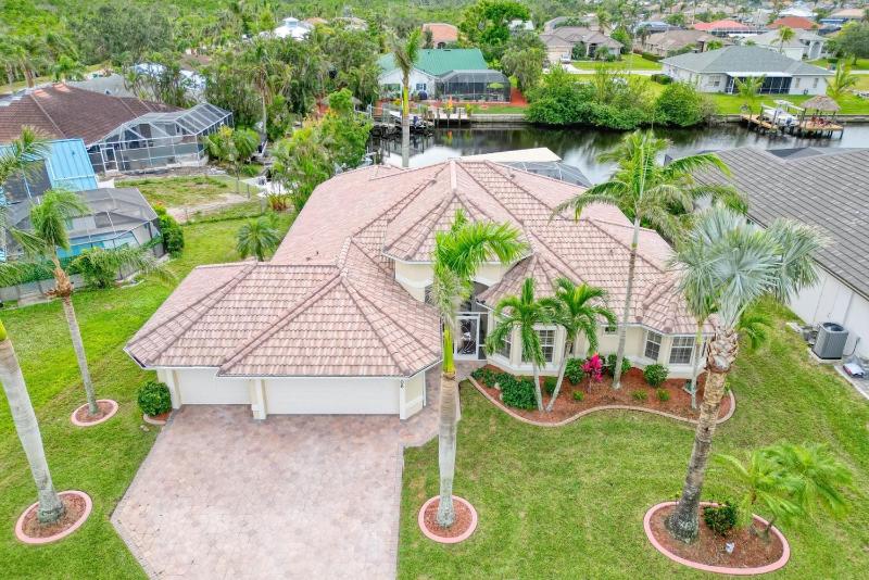 Newly renovated 3 bed/3 bath in the Four Mile Cove area w. heated pool and spa. Gulf access! - image 32