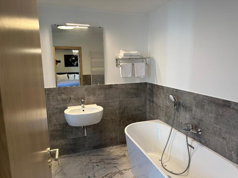 Classic Suite image 3