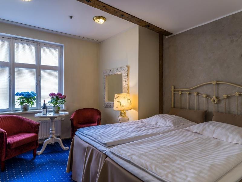Standard Double or Twin Room image 4