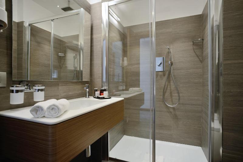 Double or Twin Room image 2
