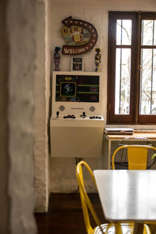MedioMundo Hostel - image 2