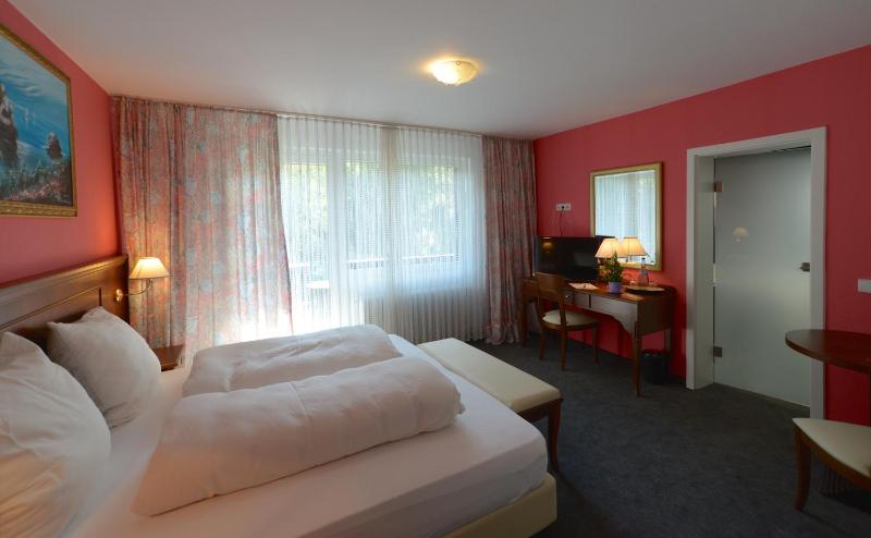 Standard Triple Room image 2