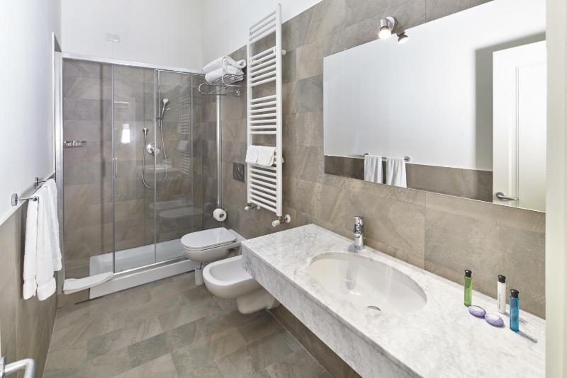 Quadruple Room image 2