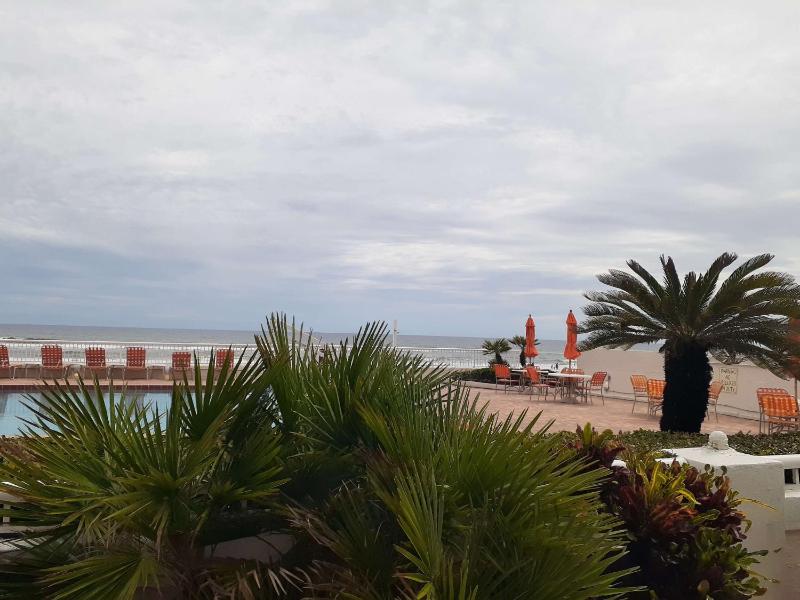 Queen Room with Two Queen Beds with Ocean View - Non-Smoking image 4