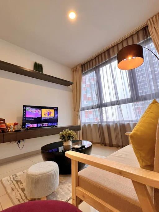 2BR Free Parking Near Central I-City& Theme Park - image 14