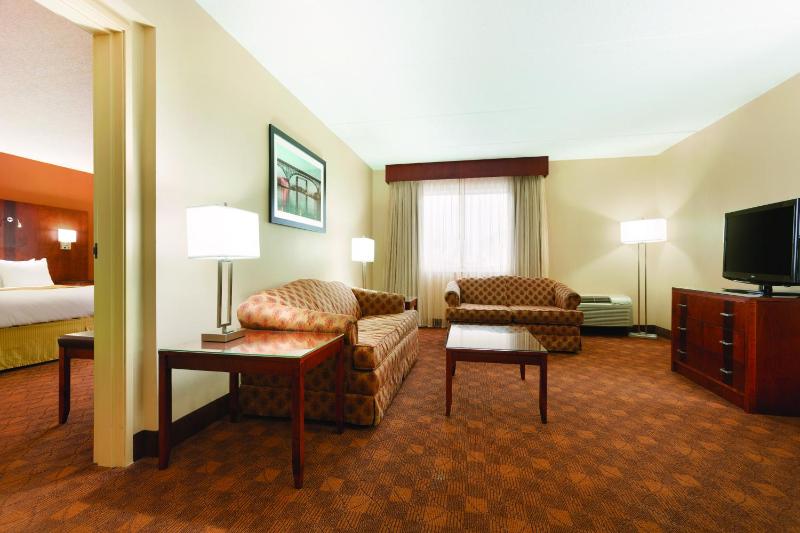 One-Bedroom King Suite image 3