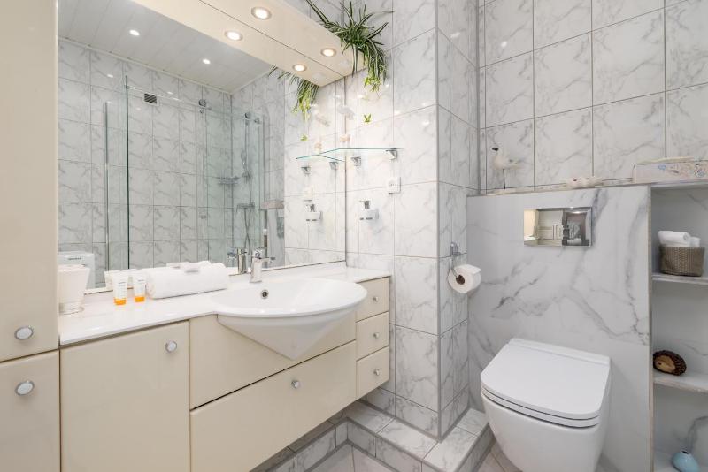 Comfy Studio Turystyczna 300 m to the beach by Noclegi Renters - image 6