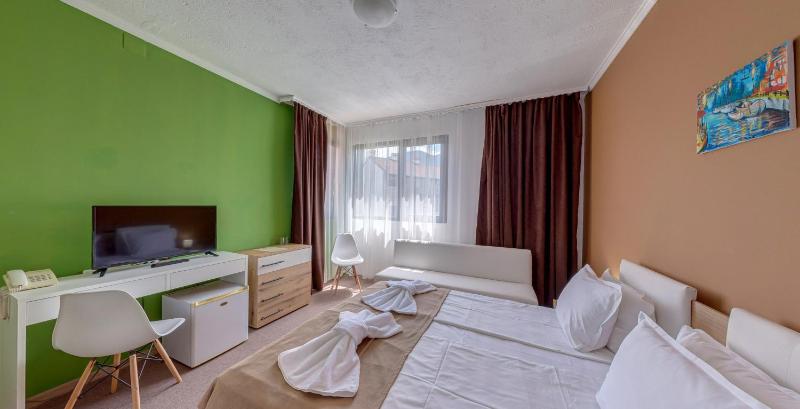 Double Room with Extra Bed image 4