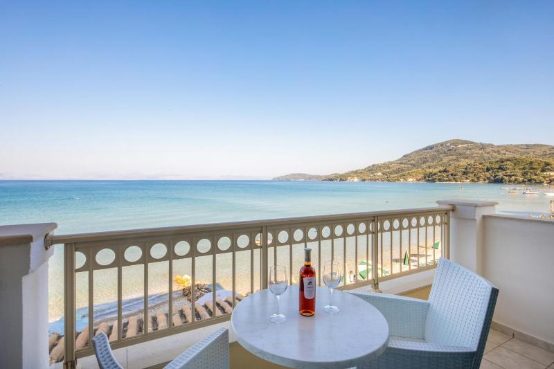 Superior Double or Twin Room with Sea View image 4