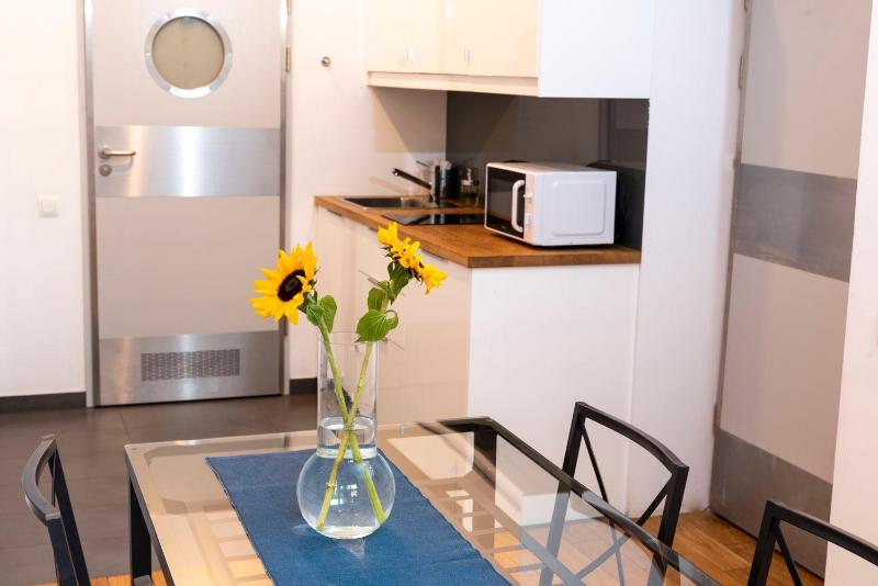 One-Bedroom Apartment SI image 3