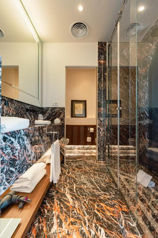 Castello Suite image 3