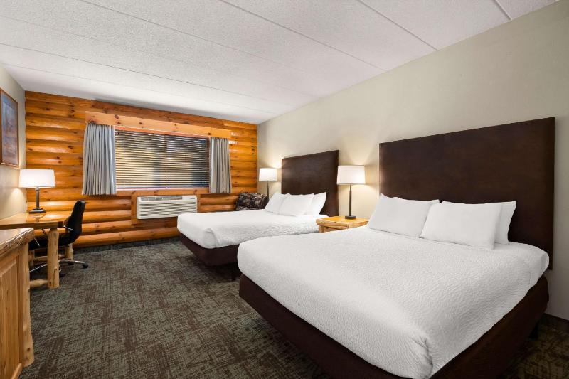 Queen Room with Two Queen Beds image 2