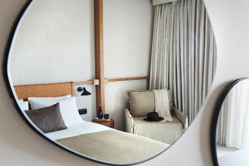 Standard Double Room image 4