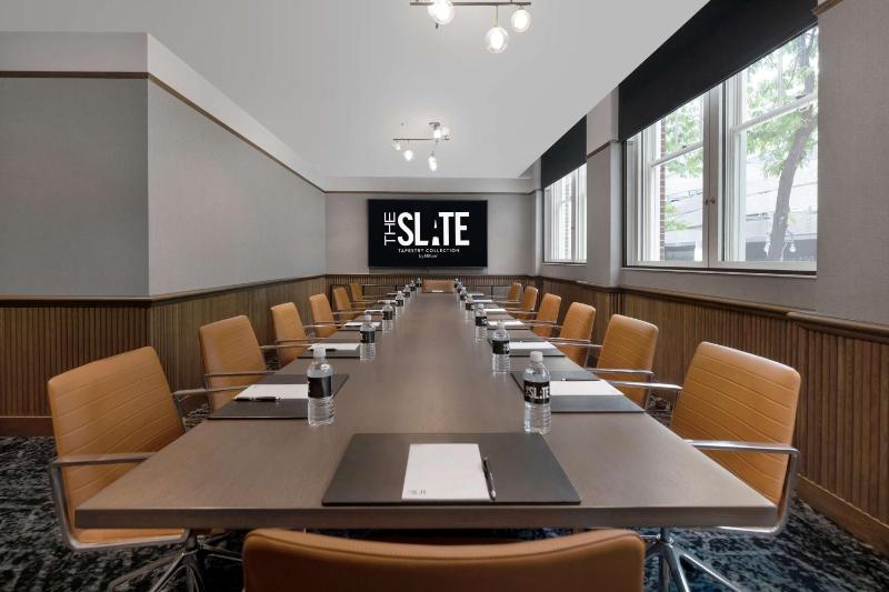 The Slate Hotel Denver Downtown Tapestry by Hilton - image 19