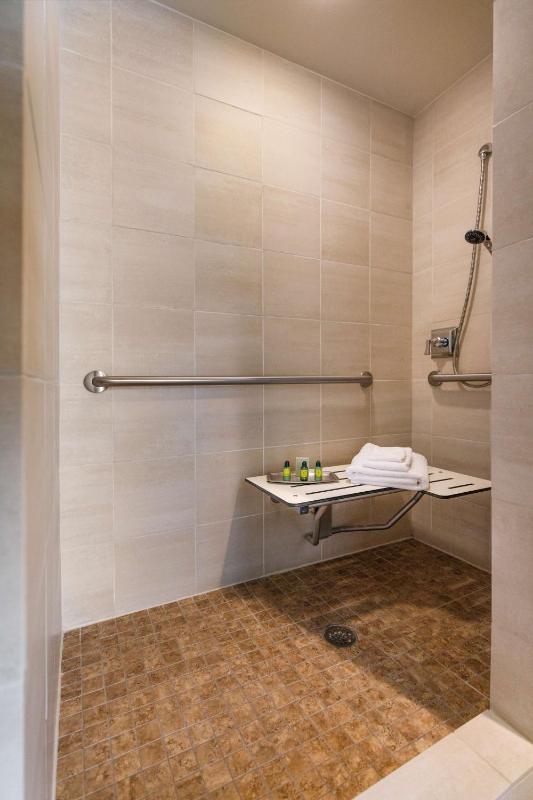 Corner King Room with Roll-In Shower - Mobility/Hearing Access image 1