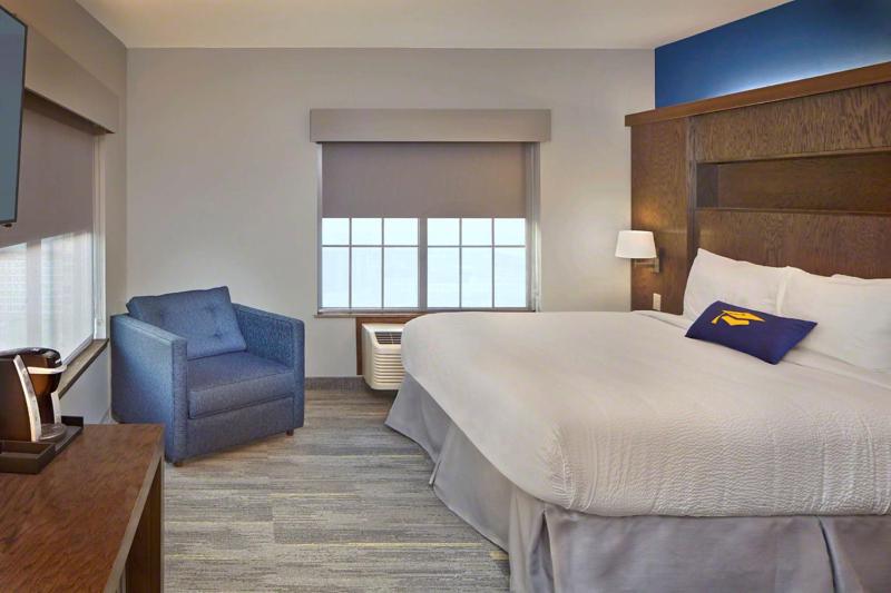 Corner Junior King Suite image 1