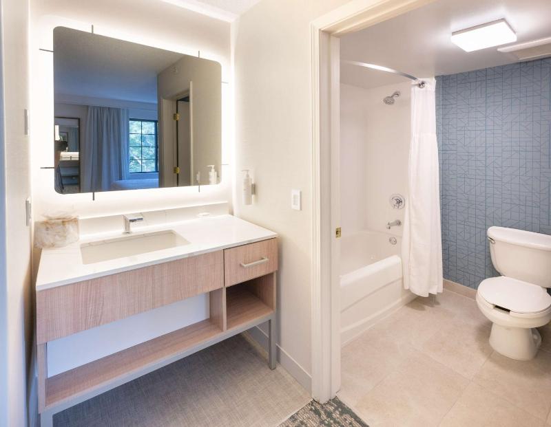Two-Bedroom Suite image 2
