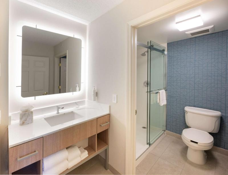Two-Bedroom Suite image 3