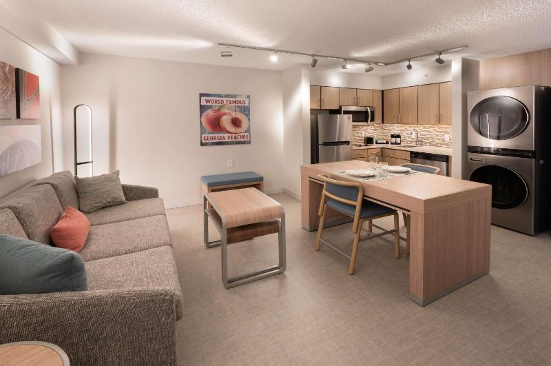 One-Bedroom King Suite image 4