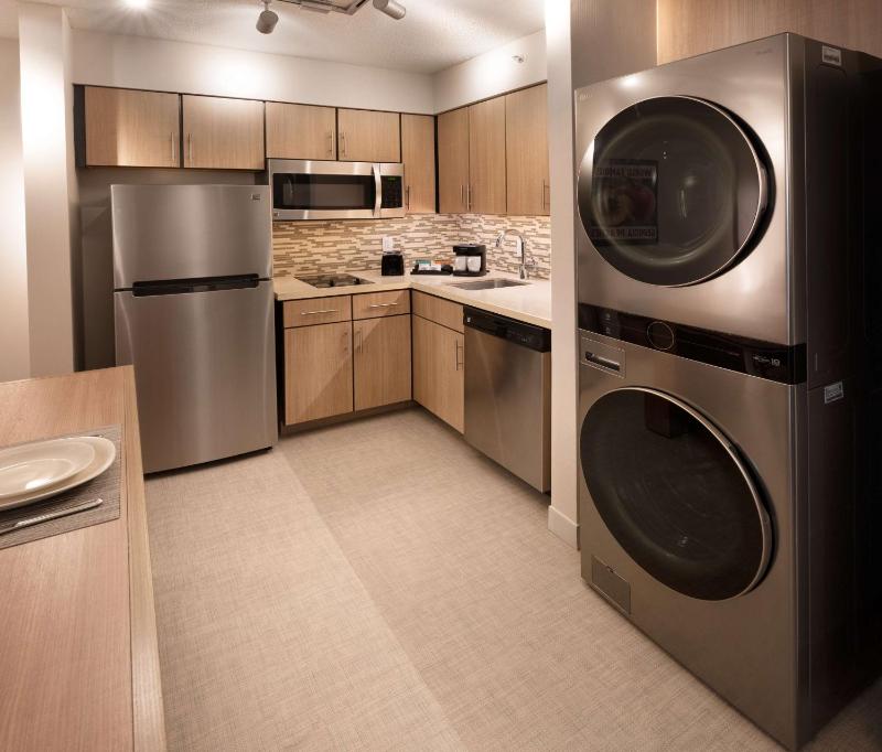 One-Bedroom King Suite image 3