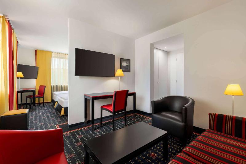 Executive Suite image 4