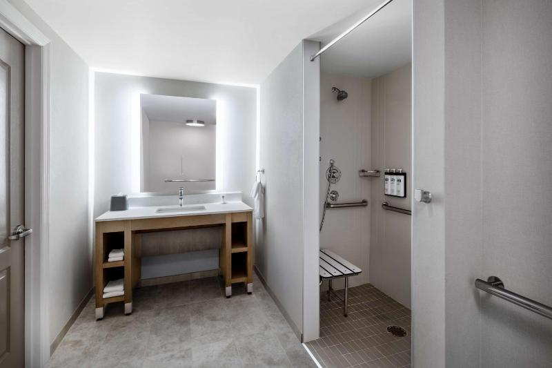 One-Bedroom Suite with Two Queen Beds, Sofa Bed and Roll-In-Shower - Disability Access image 3
