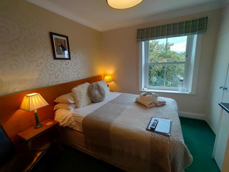 Double Room image 3
