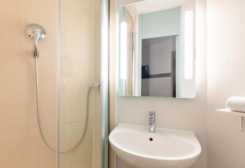 Double Room image 3