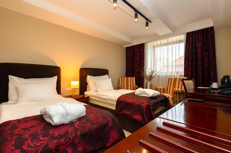 Standard Twin Room image 1