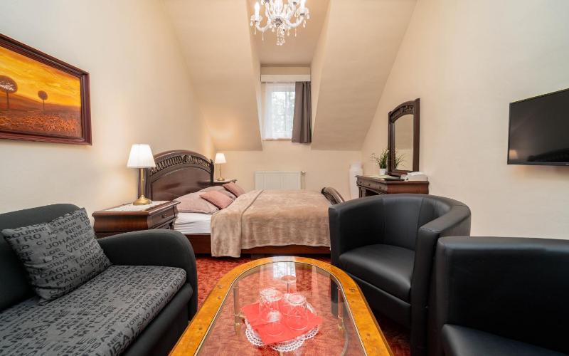 Double or Twin Room image 3