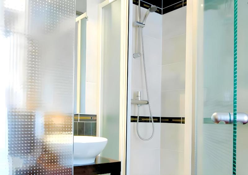 Standard Single Room image 2