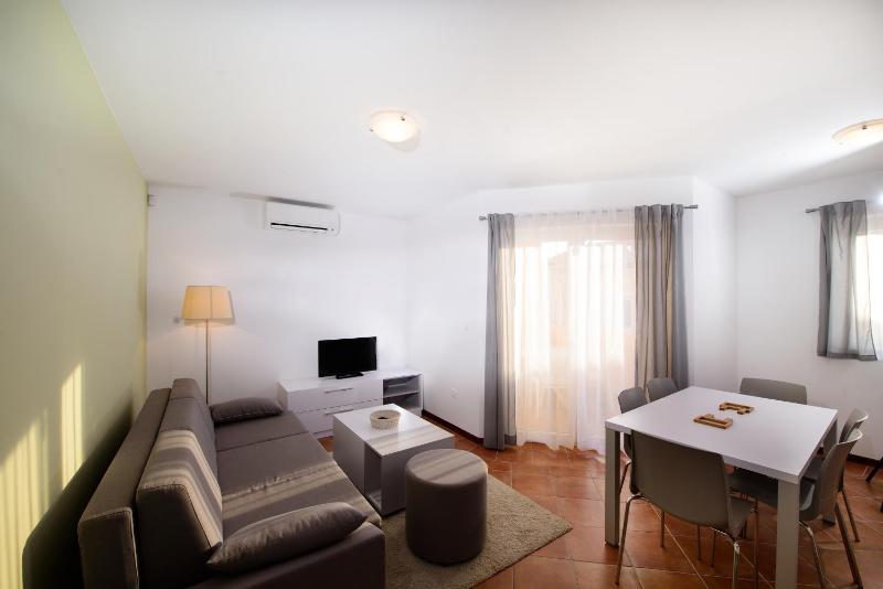 One-Bedroom Apartment with Balcony Ground floor image 4