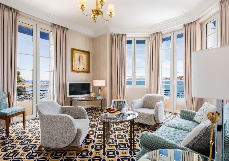 Deluxe Suite with Sea View image 3