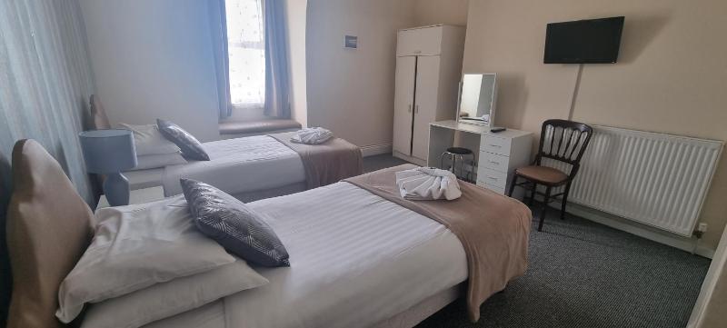 Twin Room with Sea View image 2