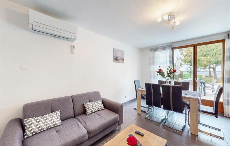 Three-Bedroom Holiday Home  image 1