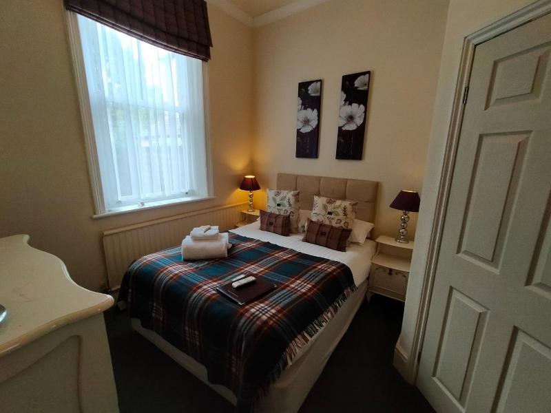 Double Room - Ground Floor image 3