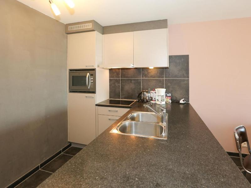 Sleek Stay by the Sea - image 18