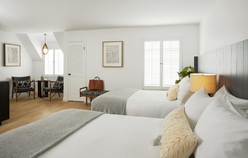 Deluxe Quadruple Room image 4