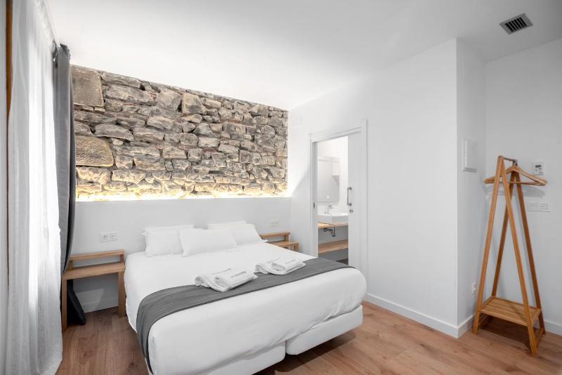 32 De Agosto ROOMS - image 3