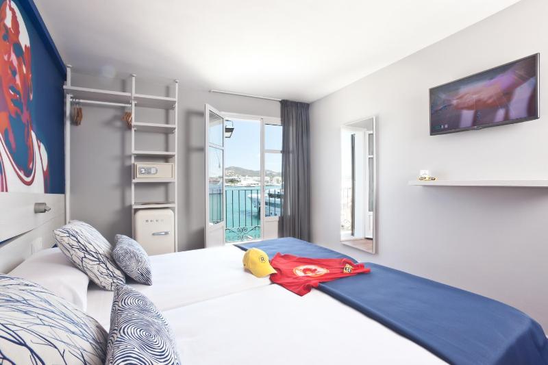 Superior Double Room with Sea View image 3