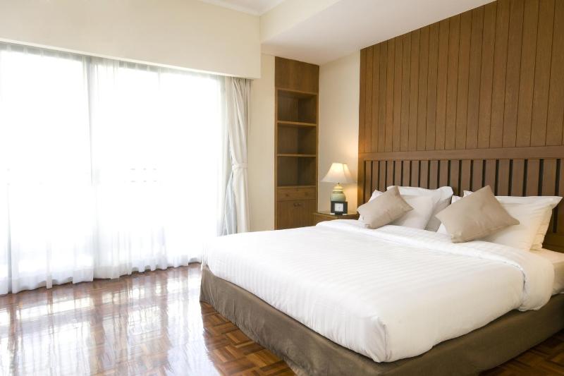 One-Bedroom Apartment image 4