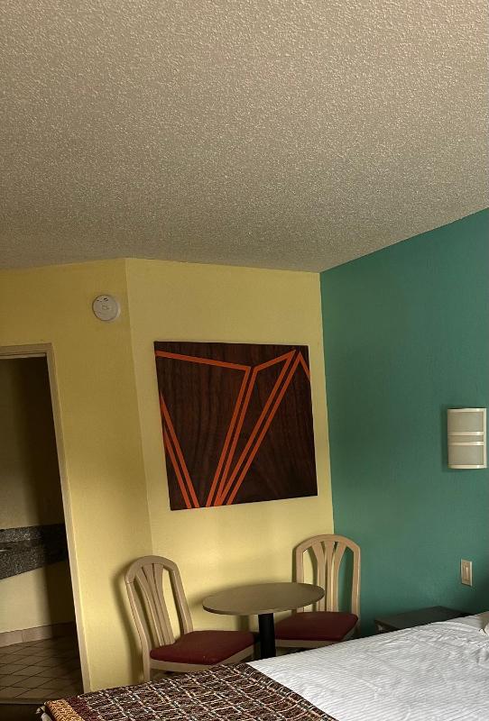 King Room - Non-Smoking image 2