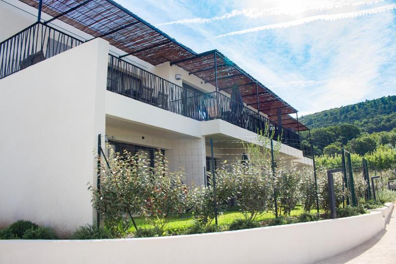 Les Papillons du Ventoux - Le Myrtil- éénslaapkamerappartement met terras en tuin Images