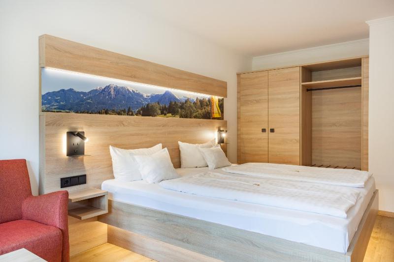Standard Double Room image 3