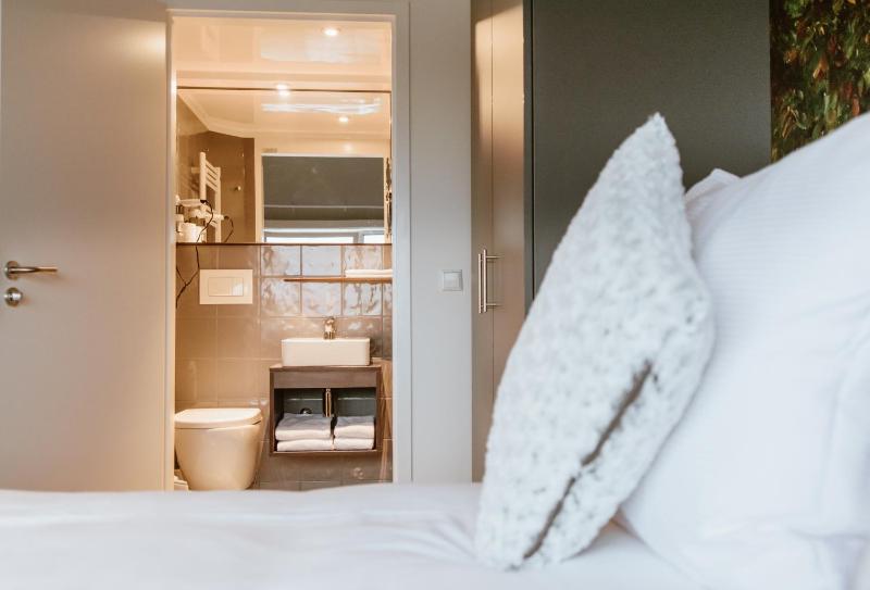 Luxury Studio with Garden View  image 2