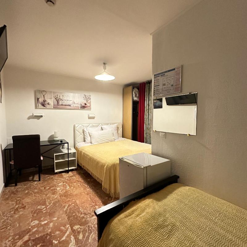 Classic Twin Room image 2